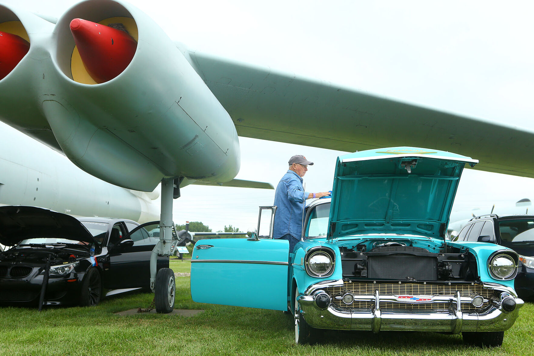 PHOTOS: Warbird Cruise-In
